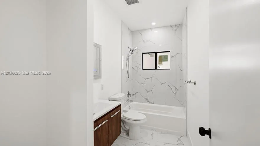 1140 NE 201st Ter Miami, FL 33179