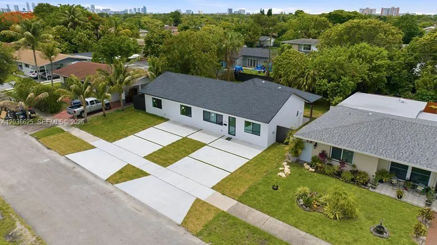 1140 NE 201st Ter Miami, FL 33179