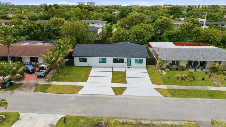 1140 NE 201st Ter Miami, FL 33179