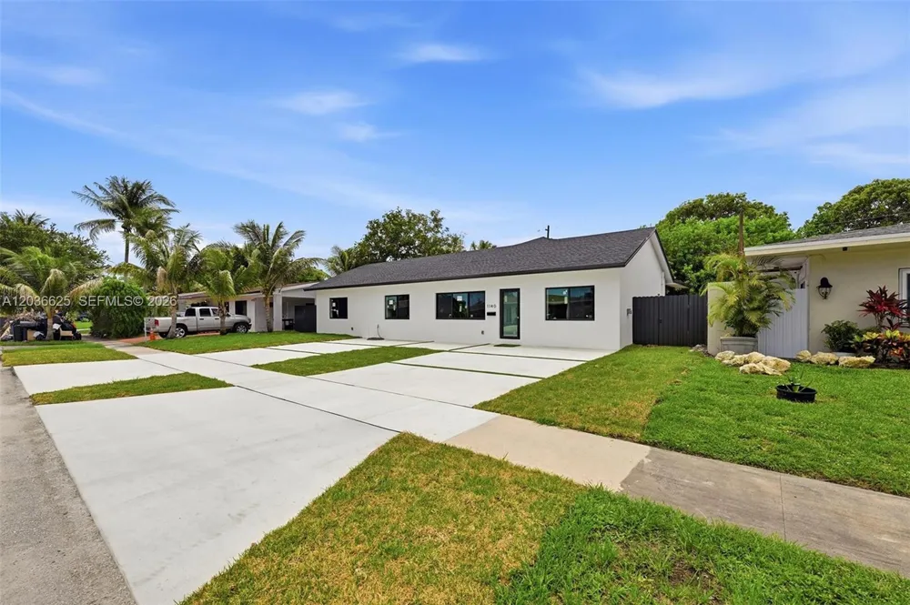 1140 NE 201st Ter Miami, FL 33179