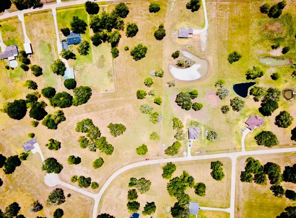 352 Horse Shoe Trail Angleton, TX 77515