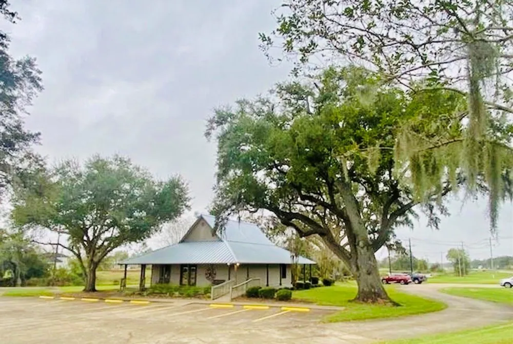 352 Horse Shoe Trail Angleton, TX 77515