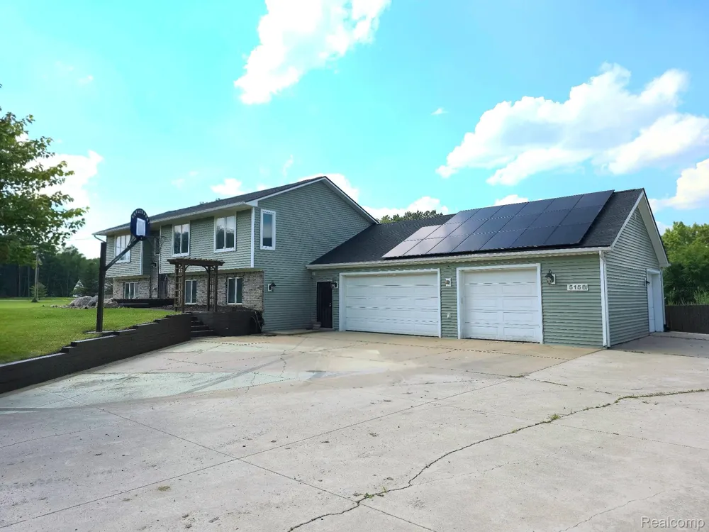 5158 Coldwater Road Oregon Township, MI 48446