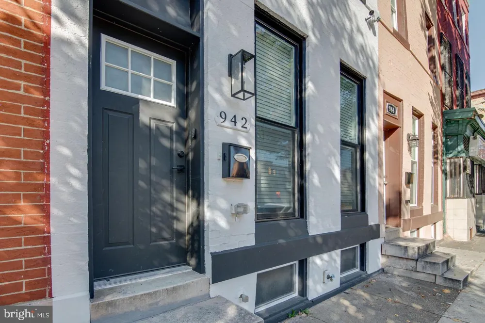 942 BROADWAY Baltimore, MD 21205