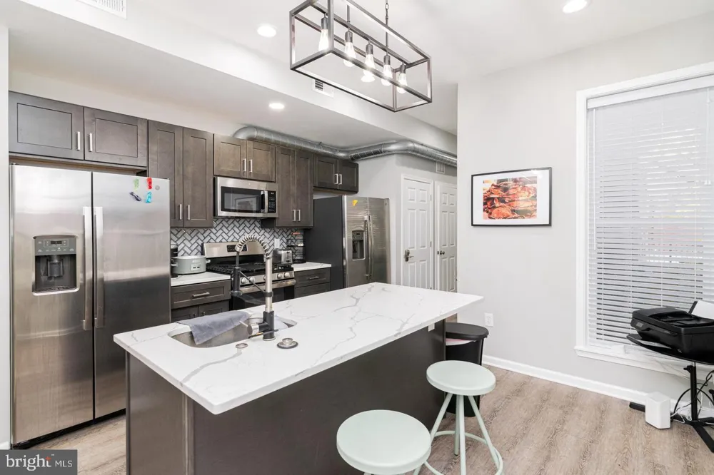 942 BROADWAY Baltimore, MD 21205