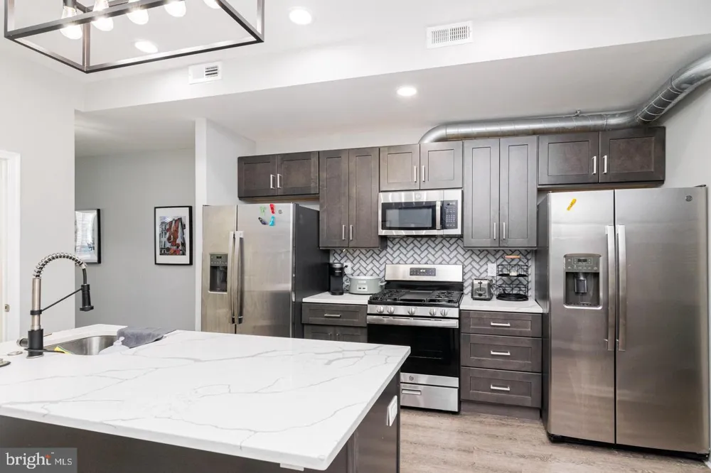 942 BROADWAY Baltimore, MD 21205