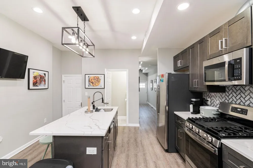 942 BROADWAY Baltimore, MD 21205