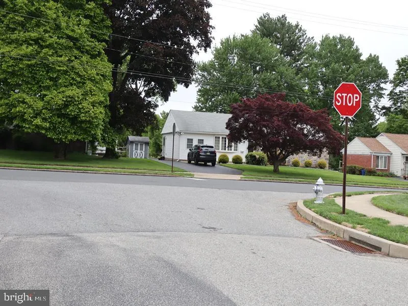 1 KATHRYN LANE Broomall, PA 19008