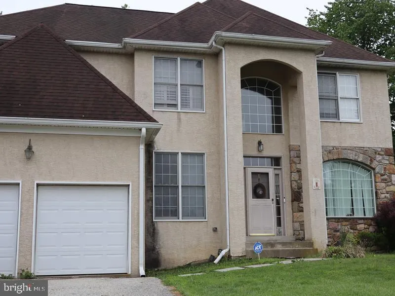1 KATHRYN LANE Broomall, PA 19008