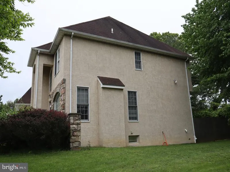 1 KATHRYN LANE Broomall, PA 19008