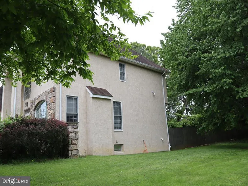 1 KATHRYN LANE Broomall, PA 19008