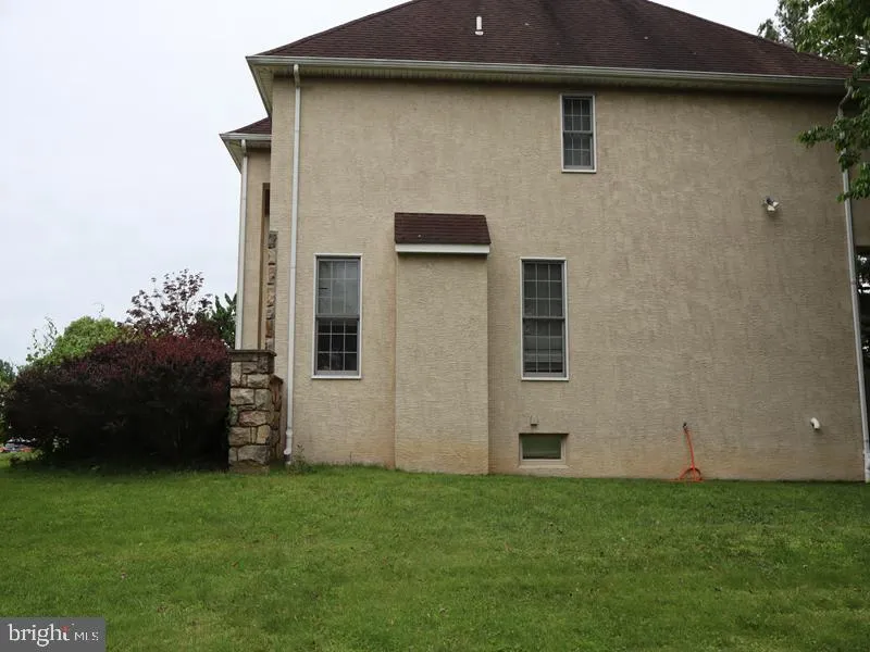 1 KATHRYN LANE Broomall, PA 19008