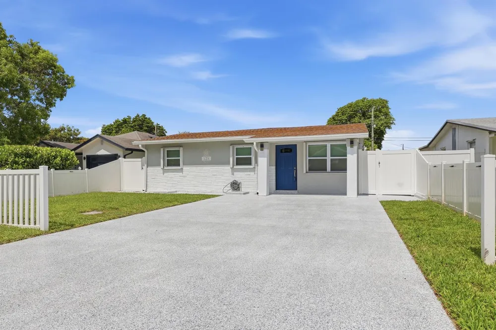 128 NW 10th Avenue Delray Beach, FL 33444