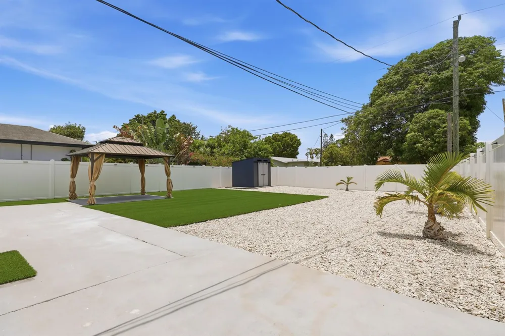 128 NW 10th Avenue Delray Beach, FL 33444