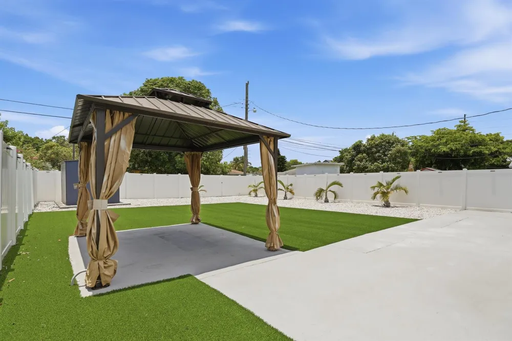 128 NW 10th Avenue Delray Beach, FL 33444