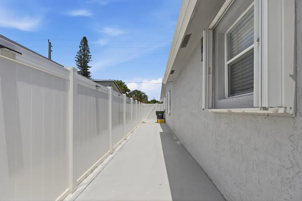 128 NW 10th Avenue Delray Beach, FL 33444