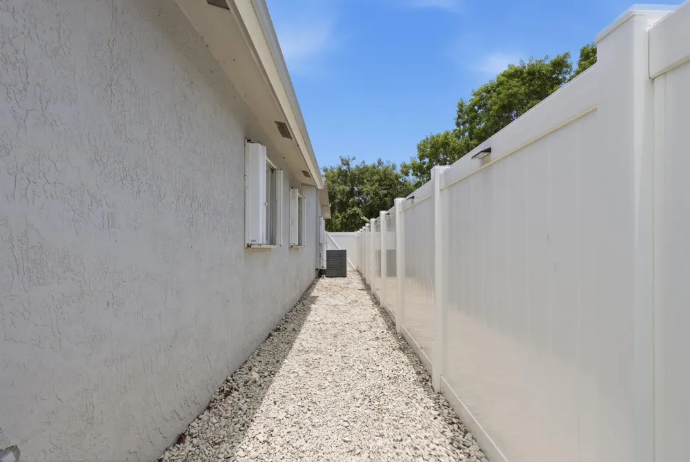 128 NW 10th Avenue Delray Beach, FL 33444
