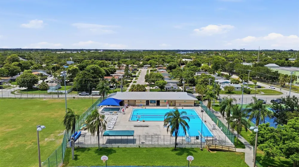 128 NW 10th Avenue Delray Beach, FL 33444