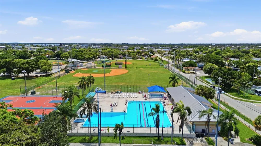 128 NW 10th Avenue Delray Beach, FL 33444