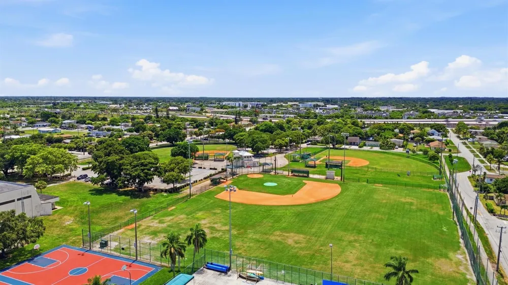 128 NW 10th Avenue Delray Beach, FL 33444