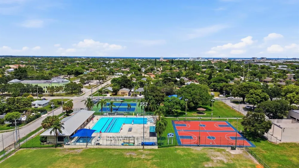 128 NW 10th Avenue Delray Beach, FL 33444