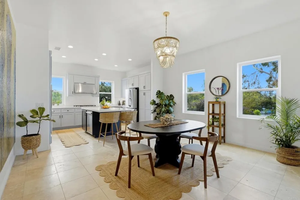 4305 Manchester Avenue Encinitas, CA 92024