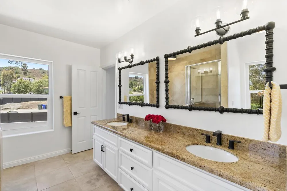 4305 Manchester Avenue Encinitas, CA 92024
