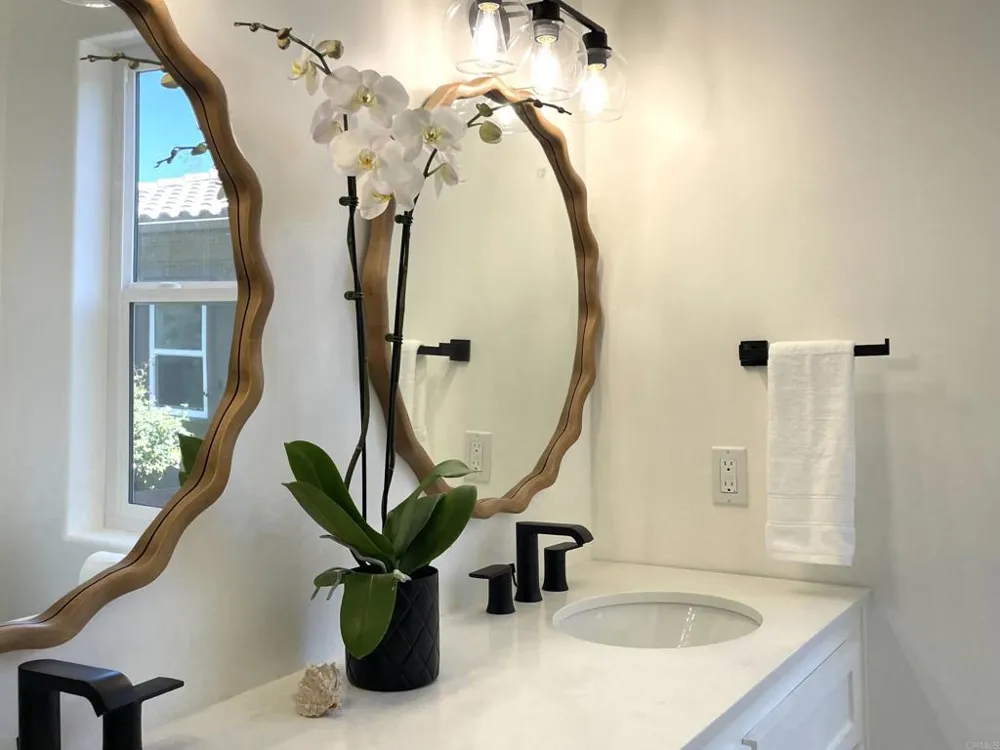 4305 Manchester Avenue Encinitas, CA 92024