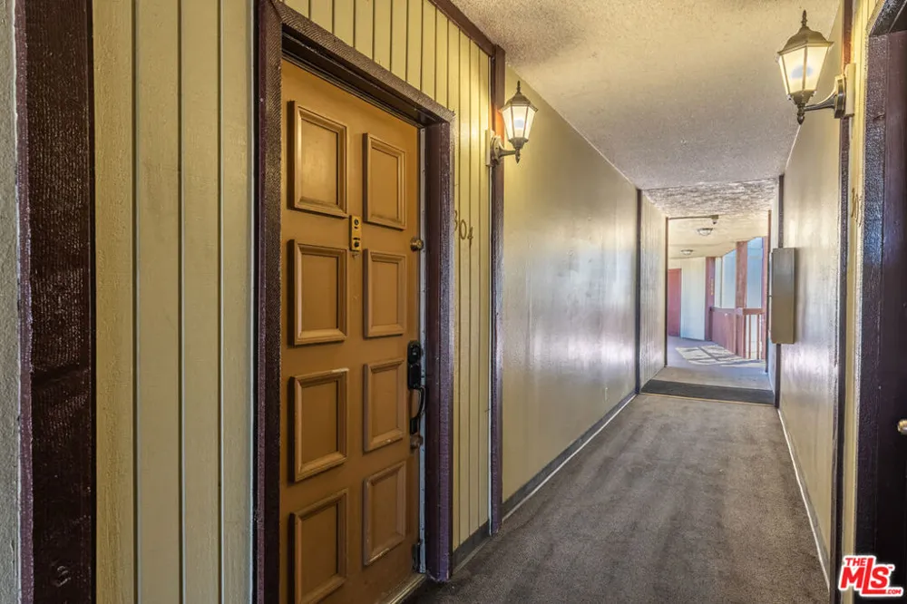 5870 Benner Street #304 Los Angeles, CA 90042