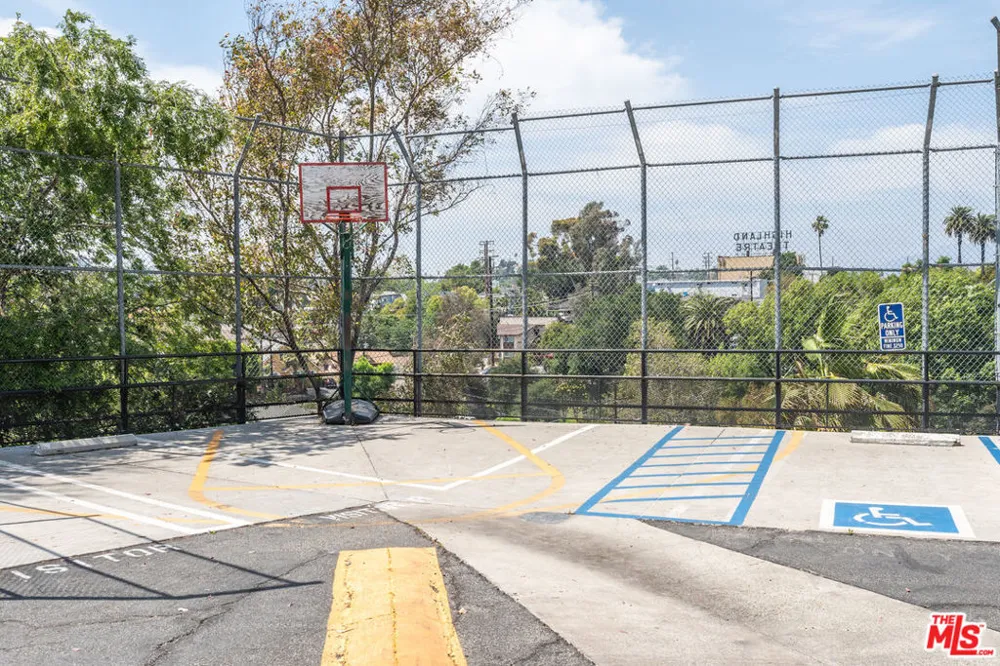 5870 Benner Street #304 Los Angeles, CA 90042