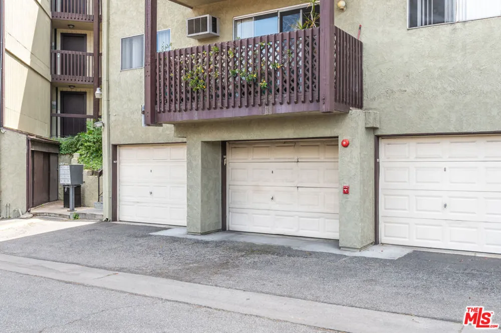 5870 Benner Street #304 Los Angeles, CA 90042