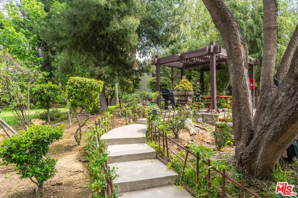 5870 Benner Street #304 Los Angeles, CA 90042