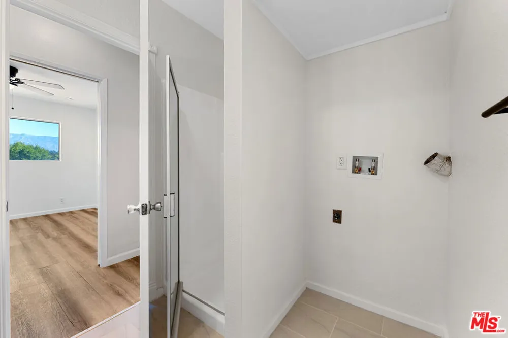 5870 Benner Street #304 Los Angeles, CA 90042