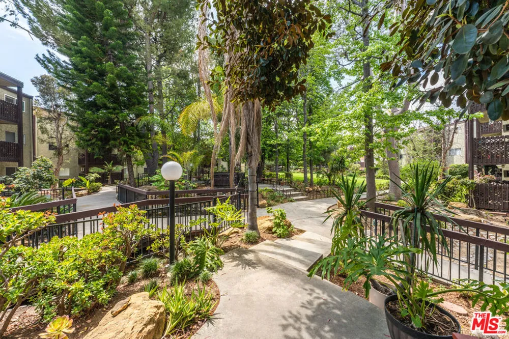 5870 Benner Street #304 Los Angeles, CA 90042
