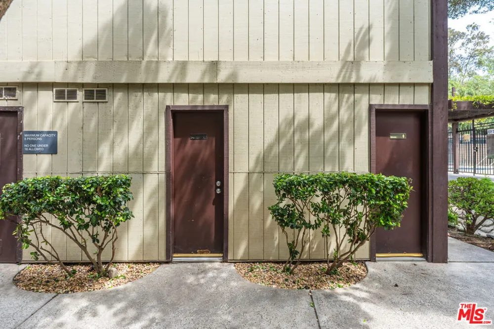 5870 Benner Street #304 Los Angeles, CA 90042