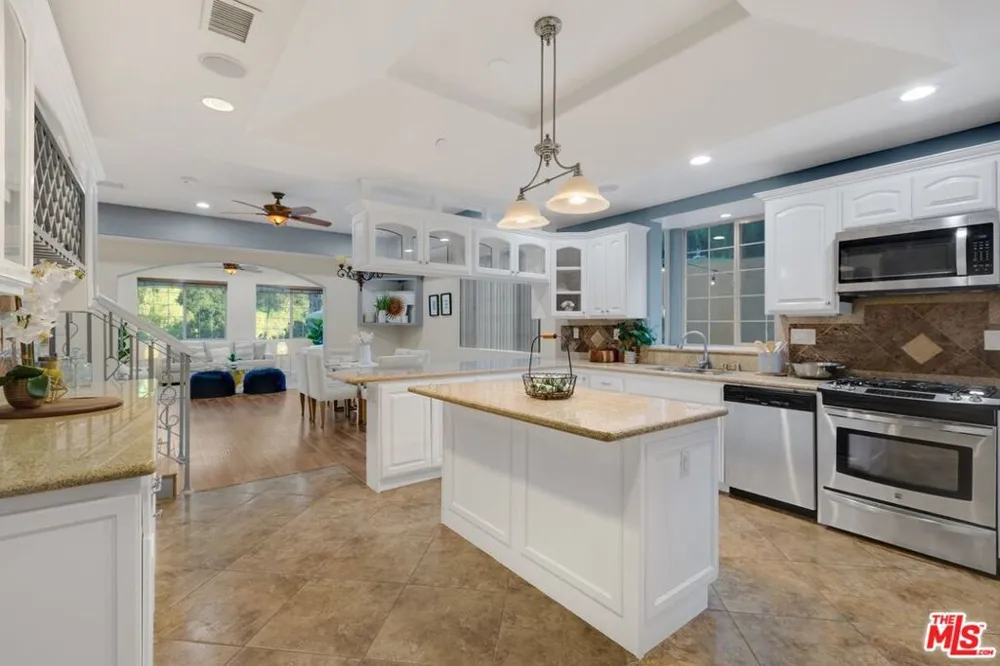 2529 TOPANGA SKYLINE DRIVE Topanga, CA 90290