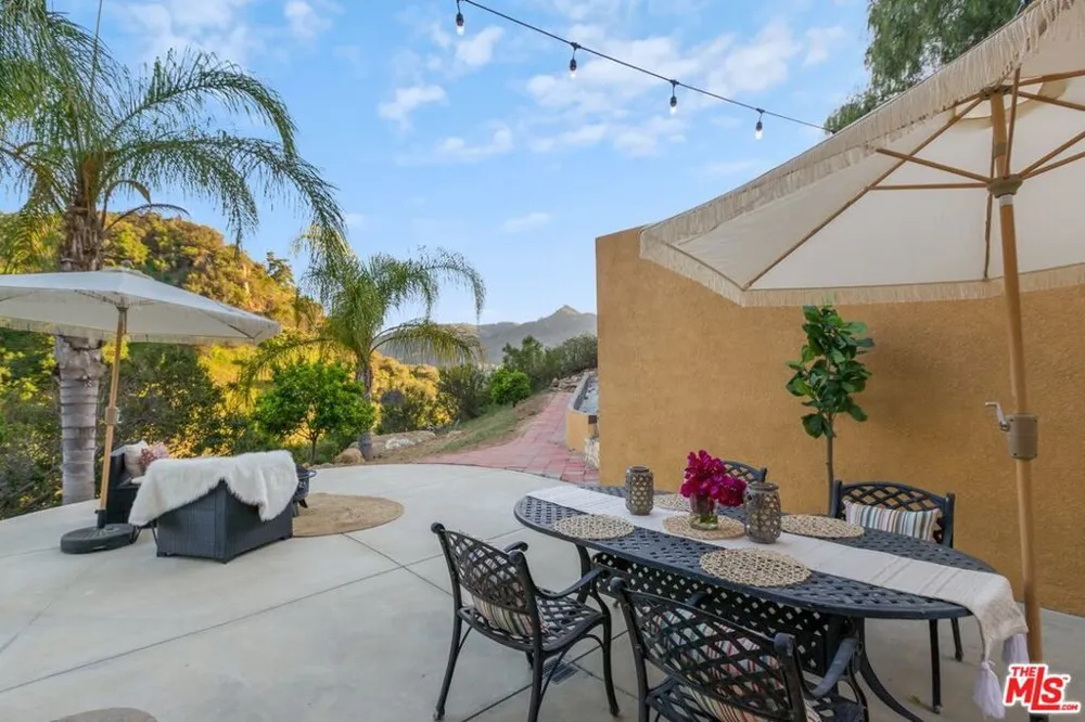 2529 TOPANGA SKYLINE DRIVE Topanga, CA 90290