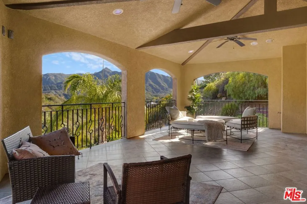 2529 TOPANGA SKYLINE DRIVE Topanga, CA 90290
