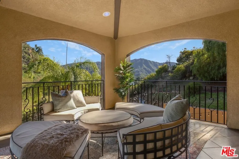 2529 TOPANGA SKYLINE DRIVE Topanga, CA 90290