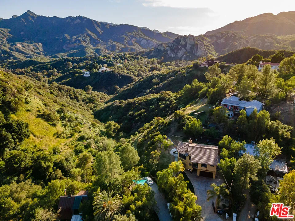 2529 TOPANGA SKYLINE DRIVE Topanga, CA 90290