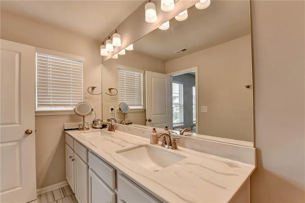 2719 Hedgeway Circle Kennesaw, GA 30144