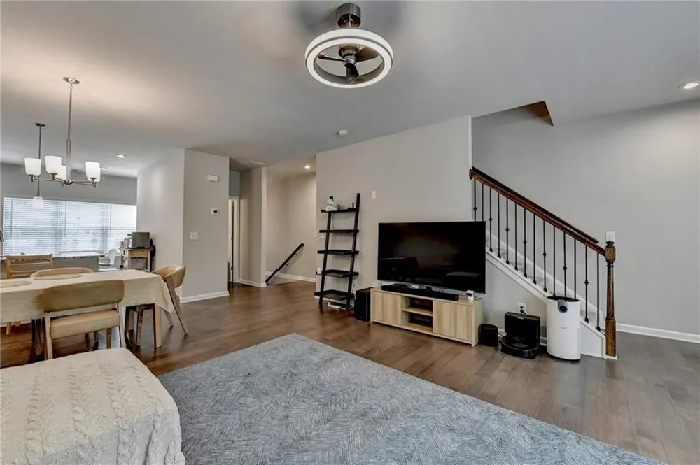 2719 Hedgeway Circle Kennesaw, GA 30144