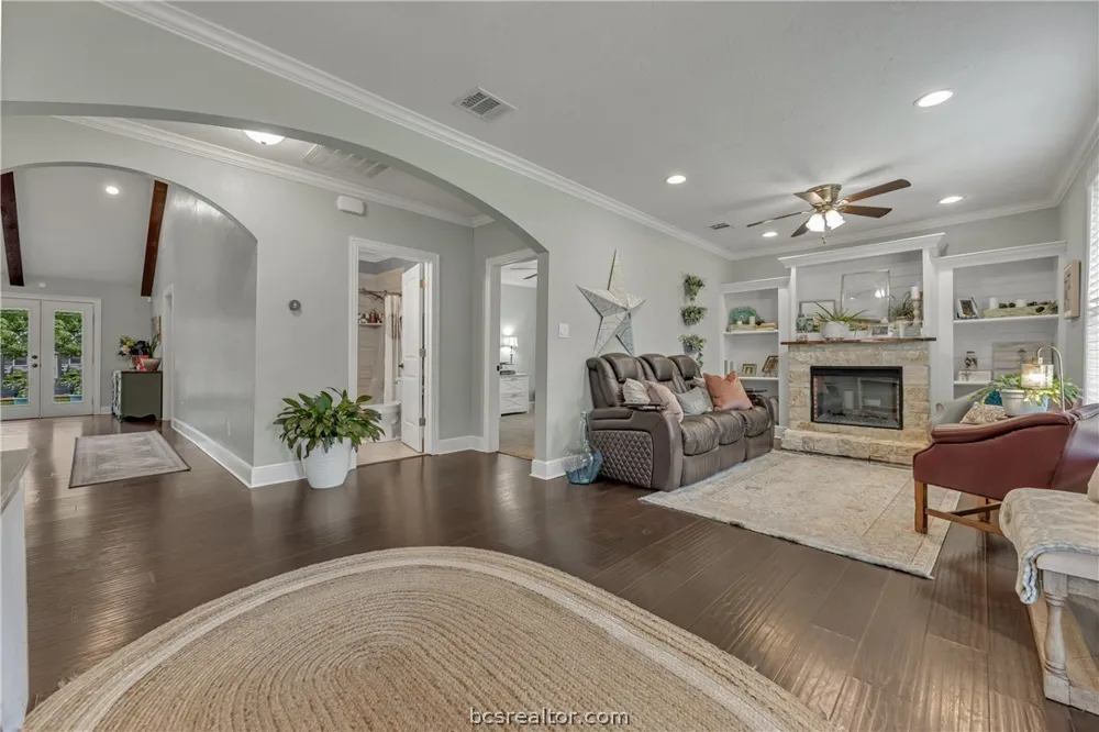 502 W Fawn Street Caldwell, TX 77836