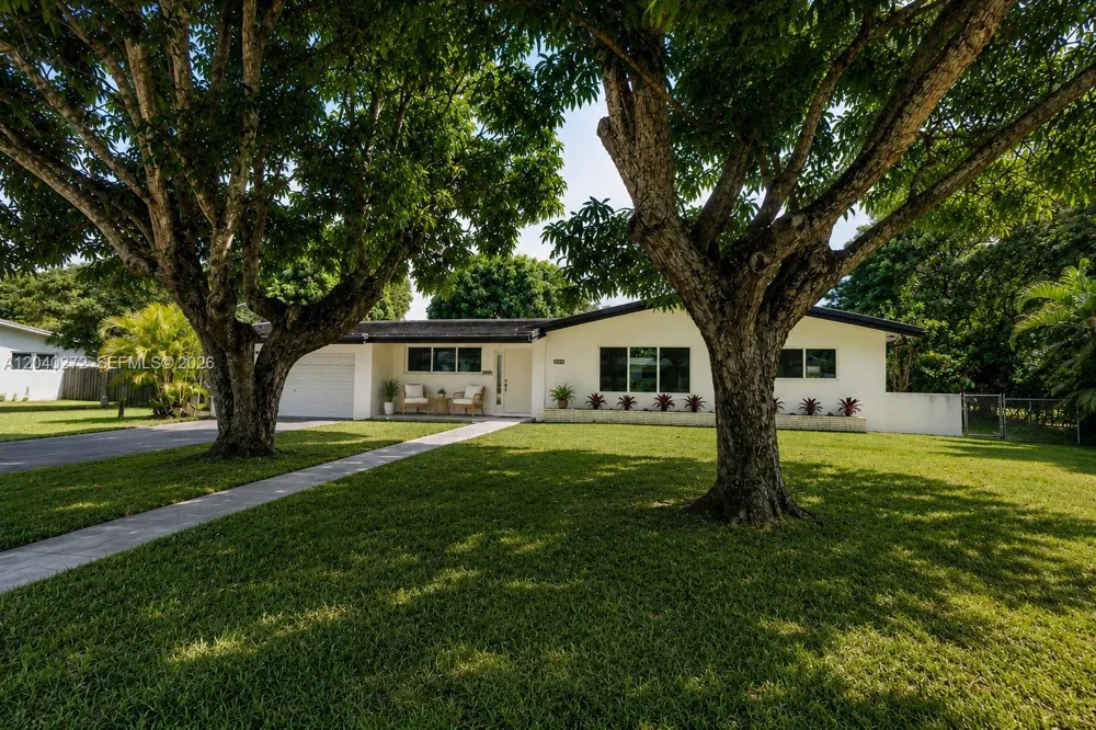 8265 SW 149th Dr Palmetto Bay, FL 33158