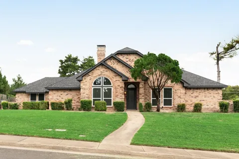 915 Greenbriar Lane