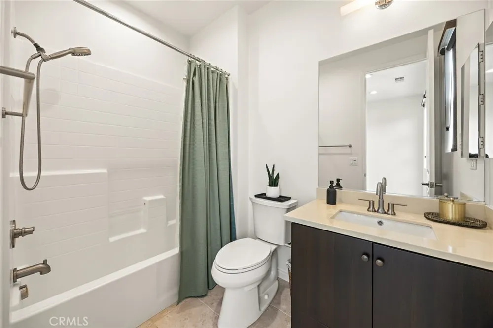 806 E Promenade #C Azusa, CA 91702