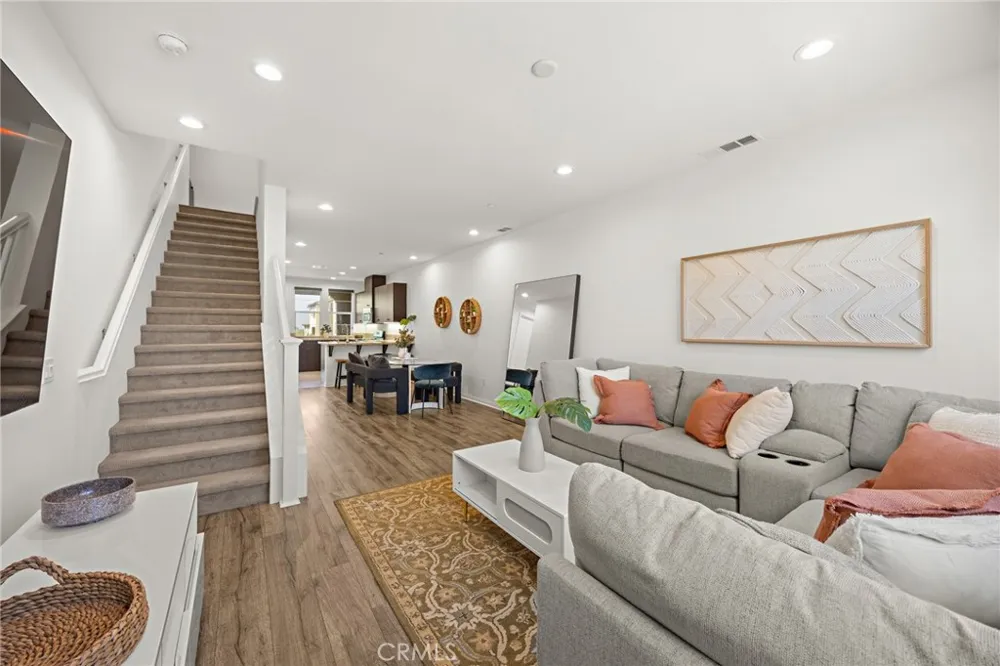 806 E Promenade #C Azusa, CA 91702