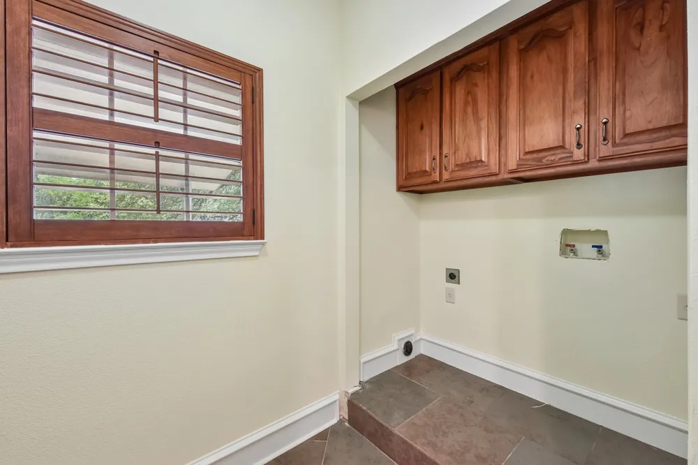 1915 Oak Forest Drive Round Rock, TX 78681