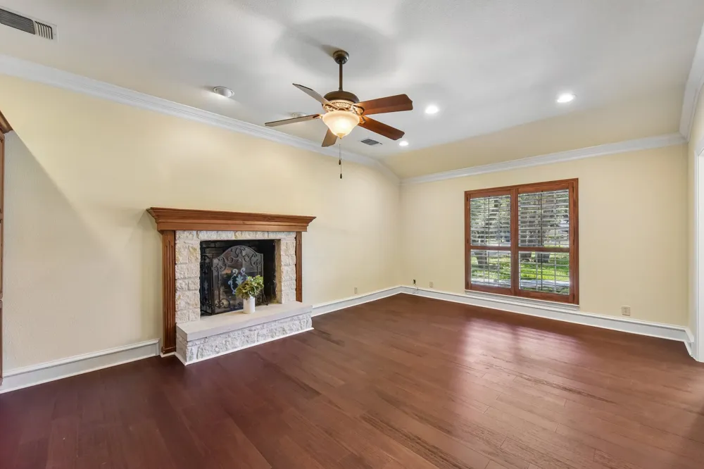 1915 Oak Forest Drive Round Rock, TX 78681