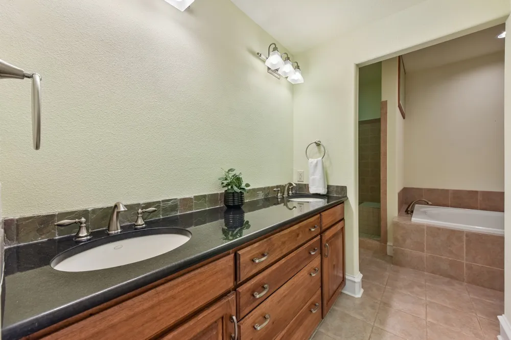 1915 Oak Forest Drive Round Rock, TX 78681